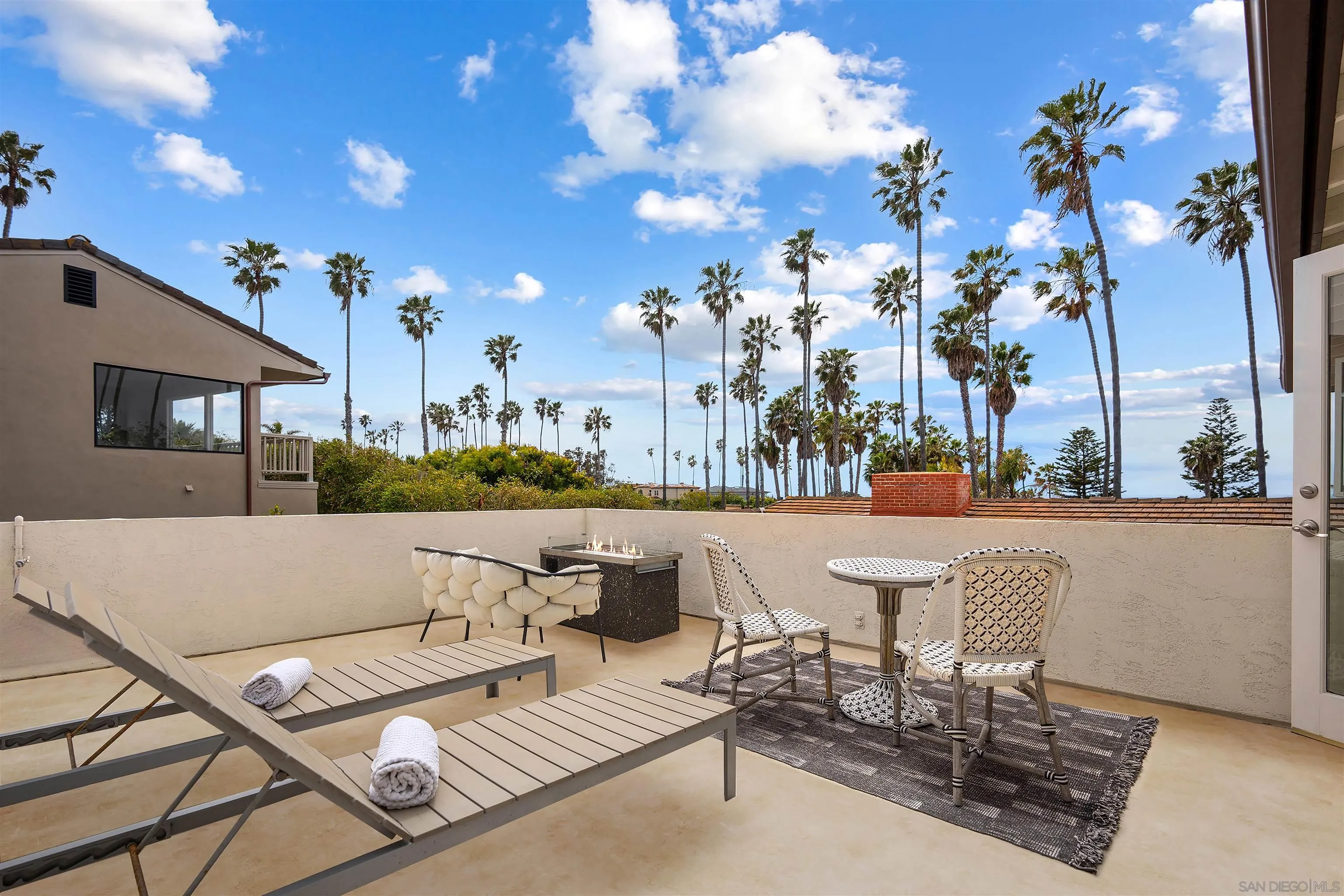 6423 Avenida Cresta