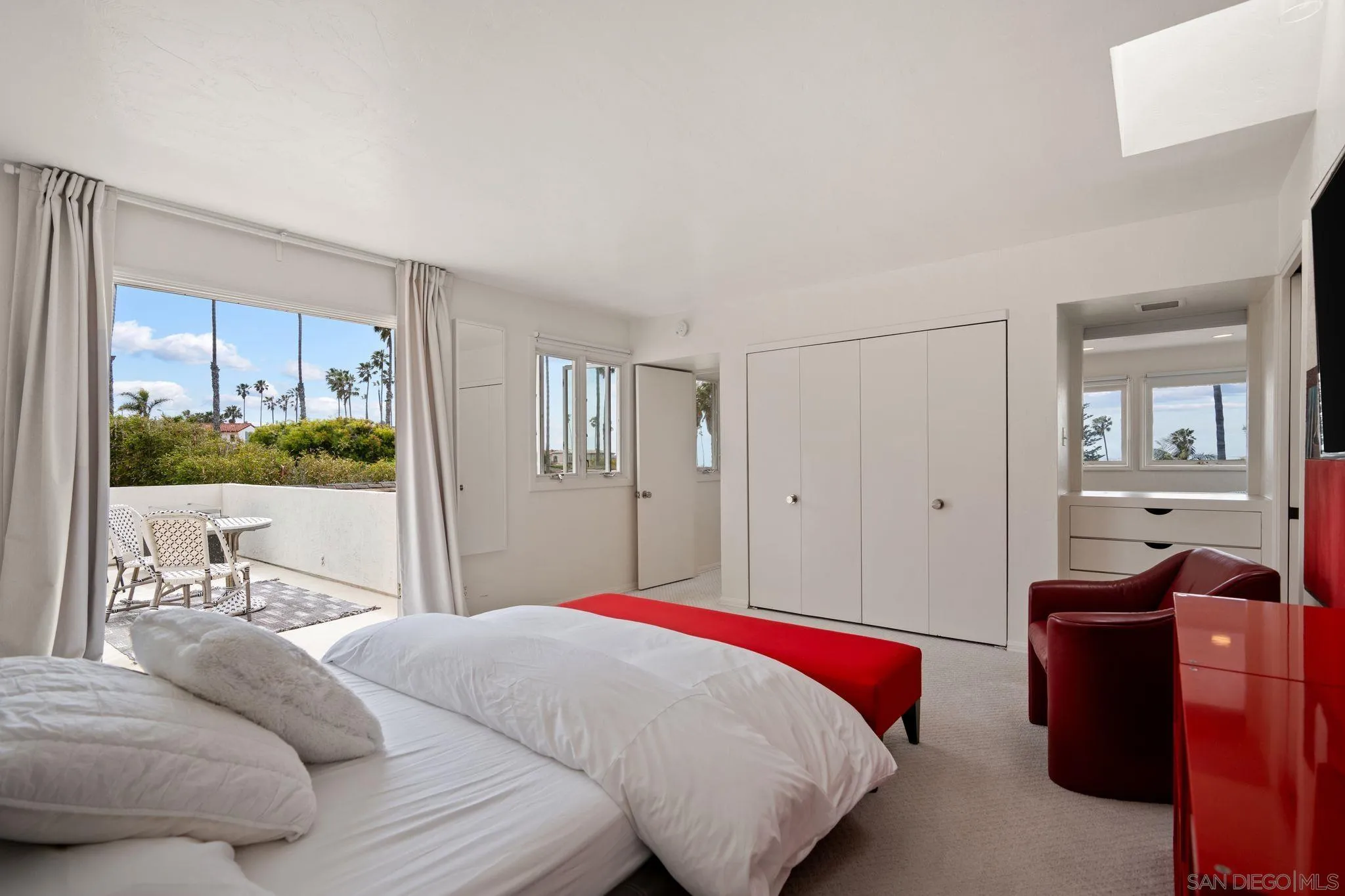 6423 Avenida Cresta