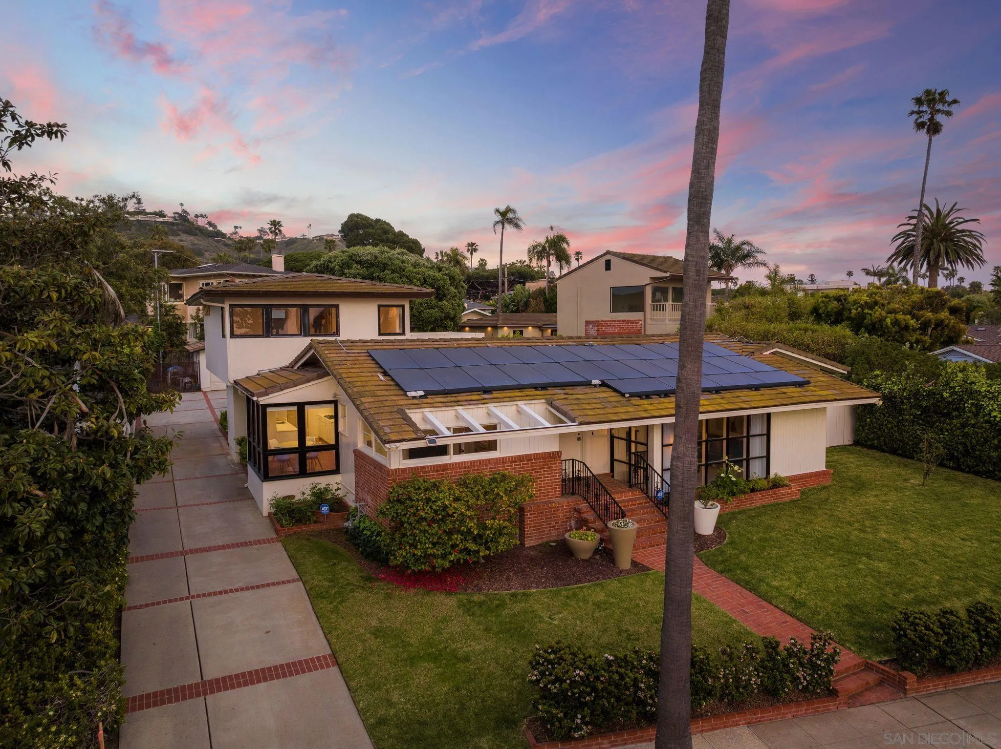 6423 Avenida Cresta