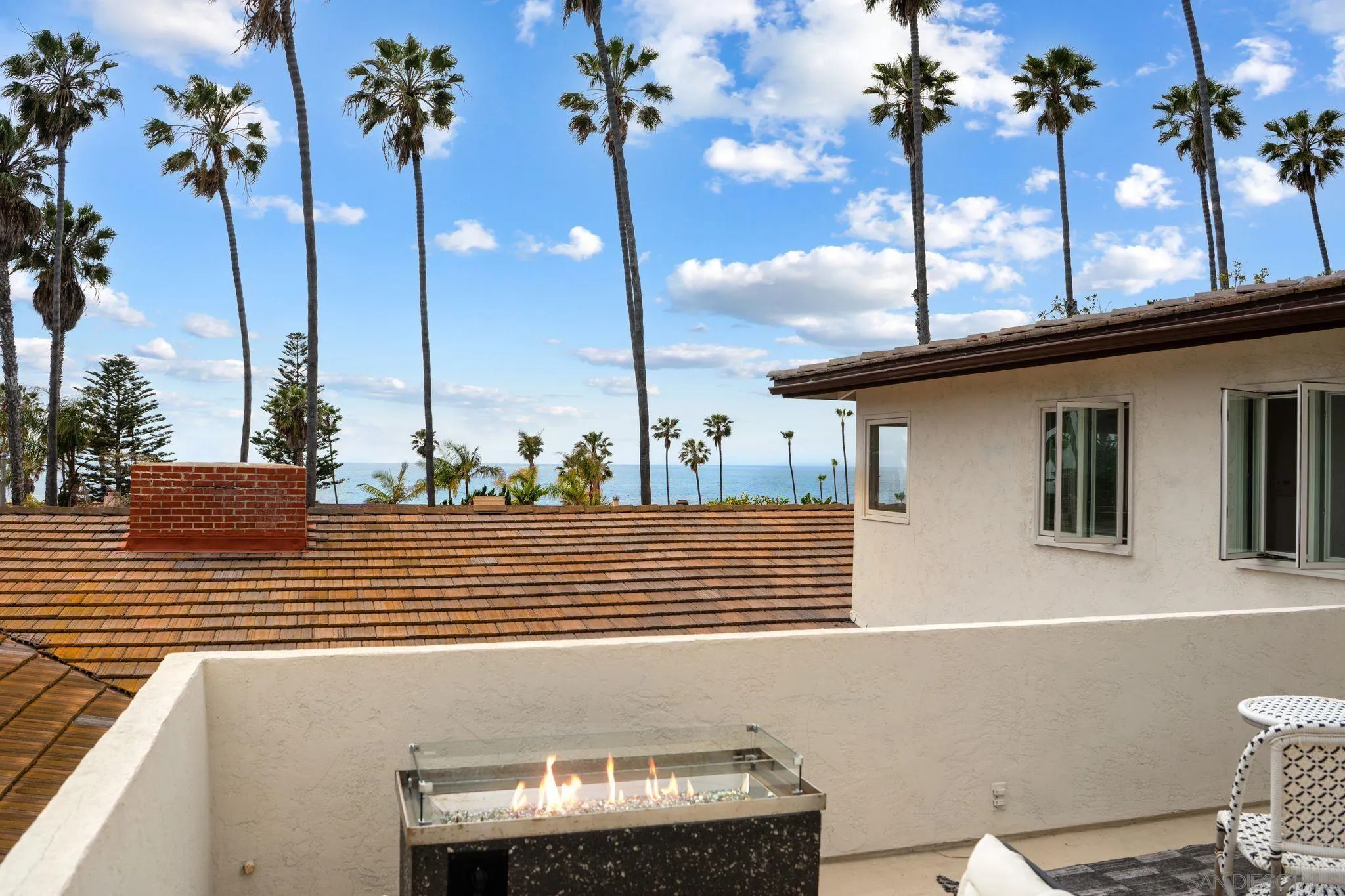 6423 Avenida Cresta