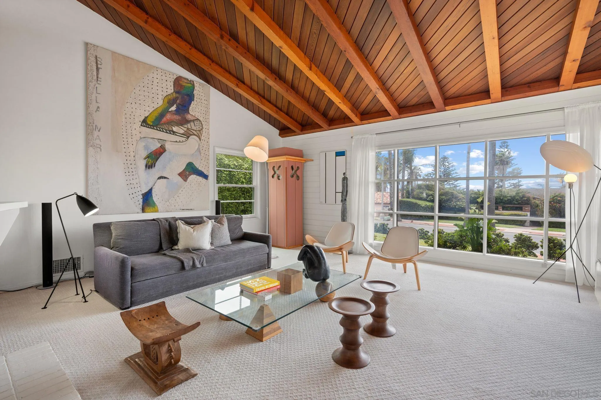 6423 Avenida Cresta