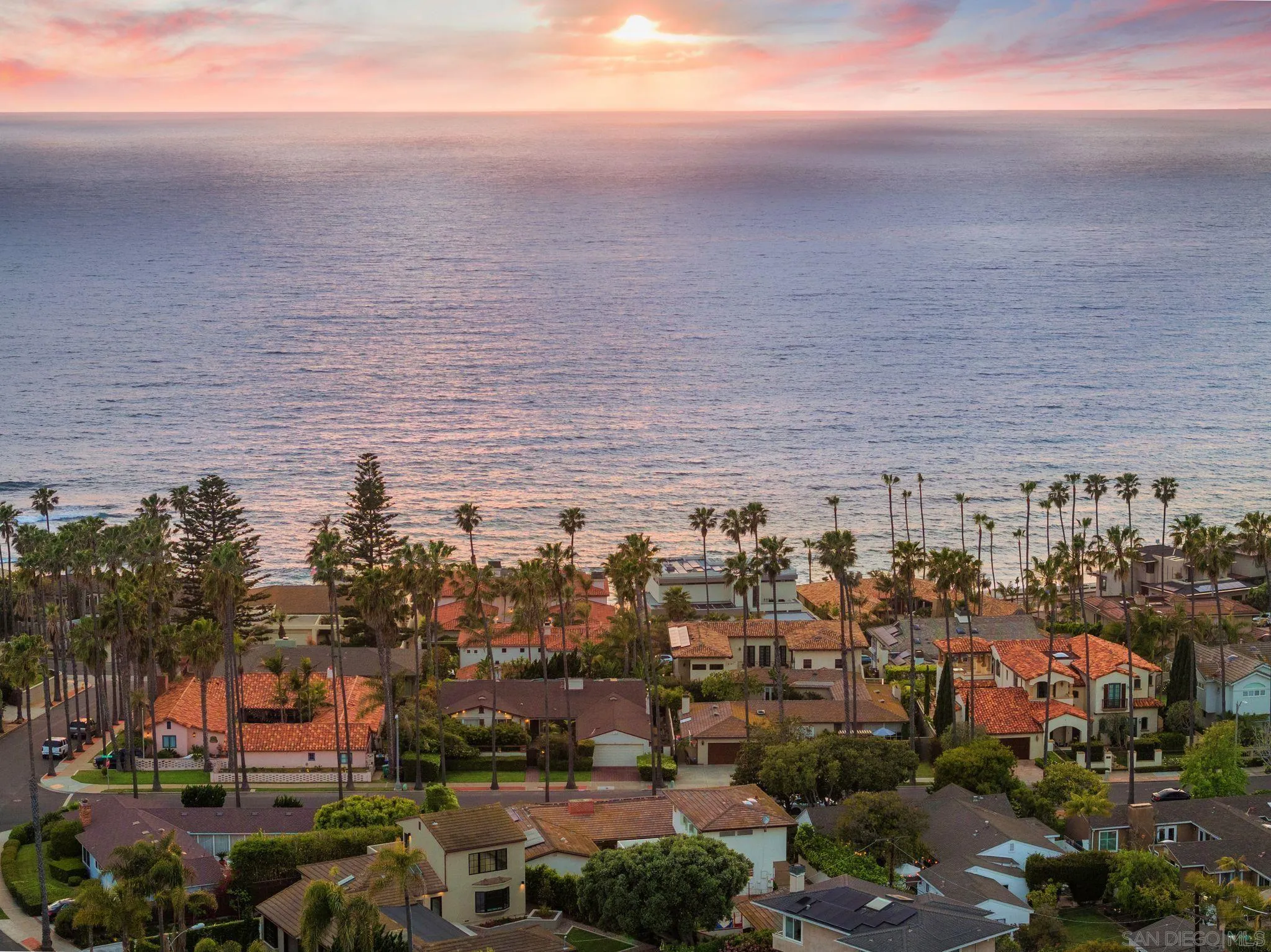 6423 Avenida Cresta