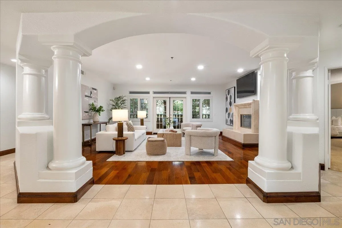 2888 Torrey Pines Rd