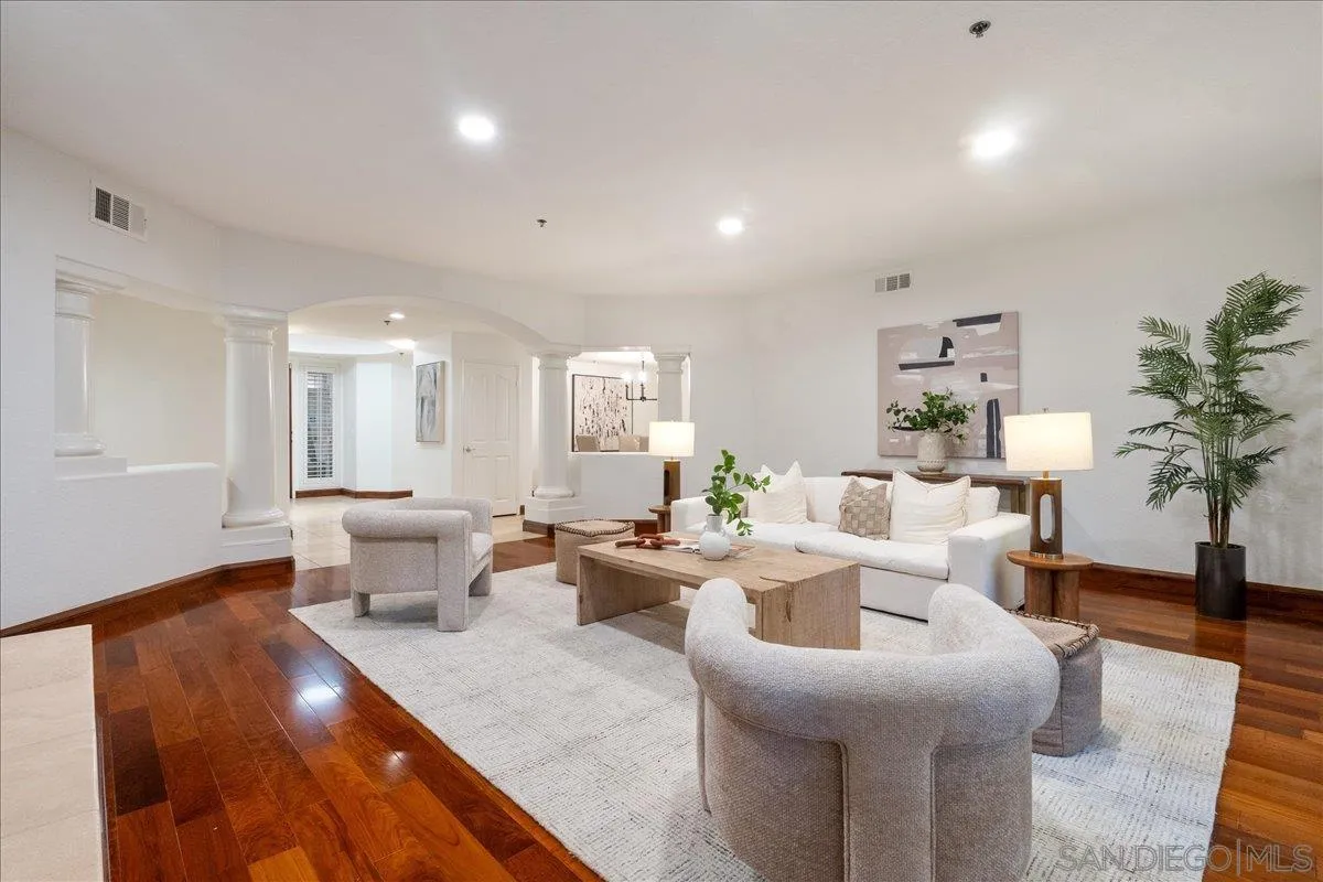 2888 Torrey Pines Rd