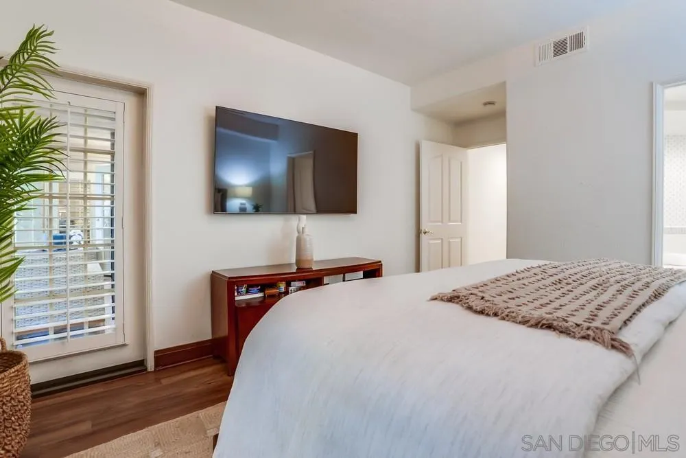 2888 Torrey Pines Rd