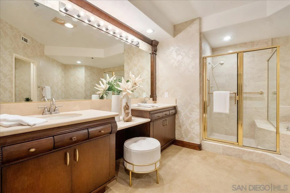 2888 Torrey Pines Rd
