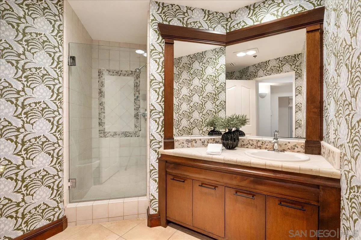 2888 Torrey Pines Rd
