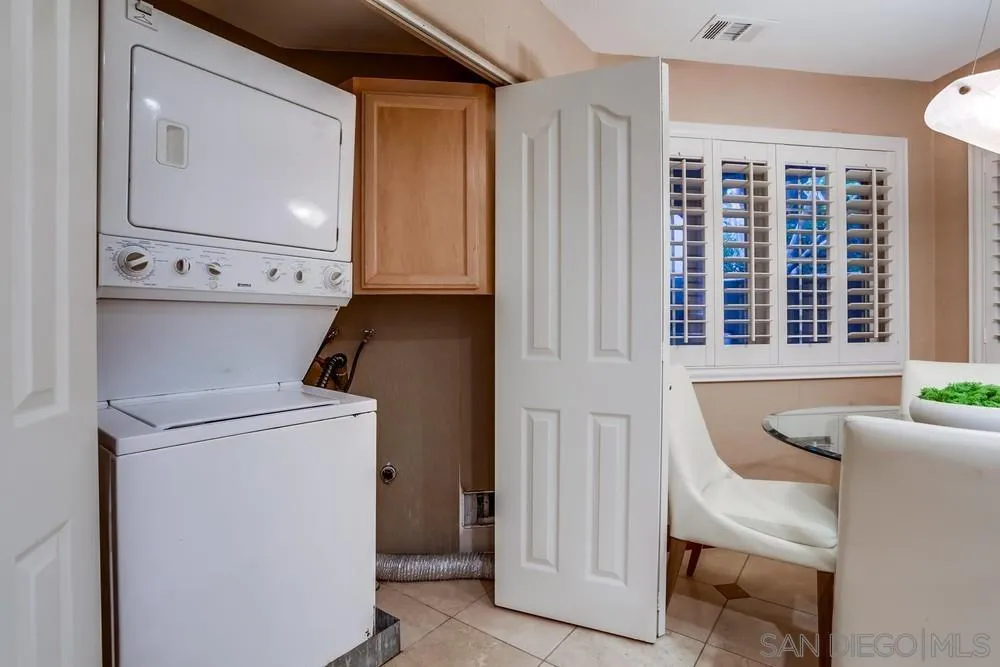 2888 Torrey Pines Rd