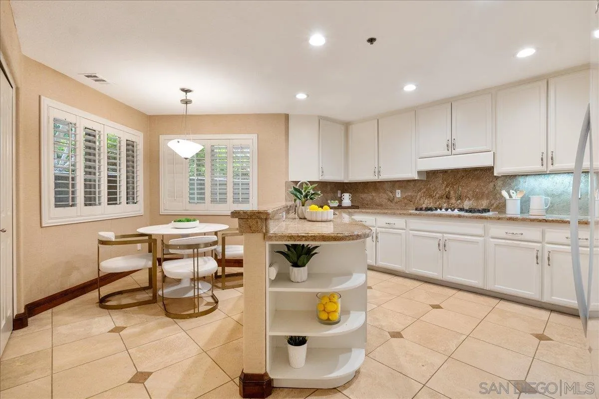 2888 Torrey Pines Rd