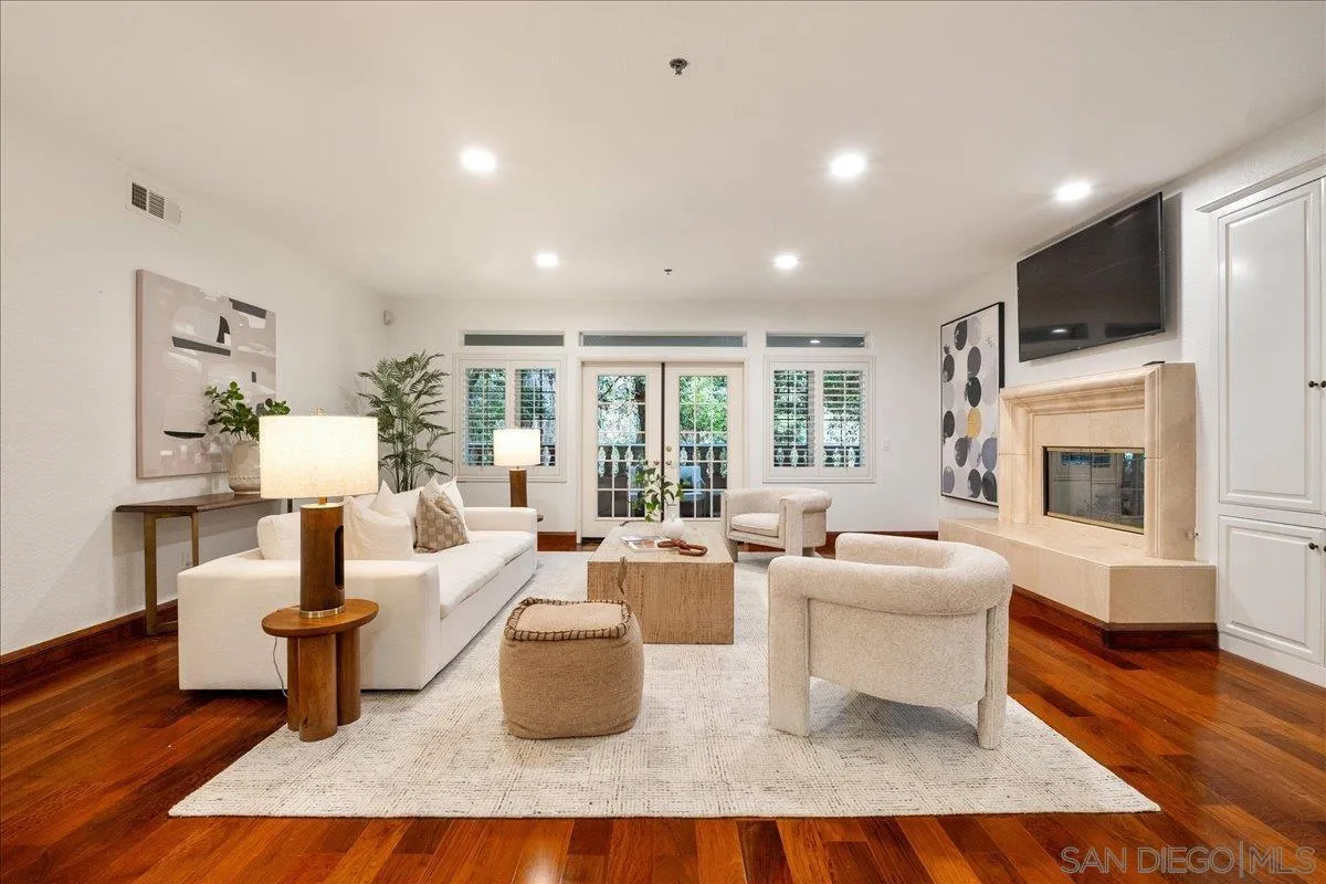 2888 Torrey Pines Rd