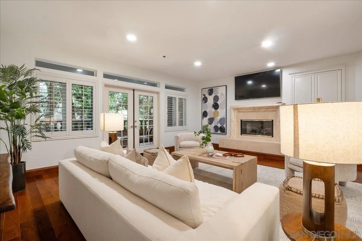 2888 Torrey Pines Rd