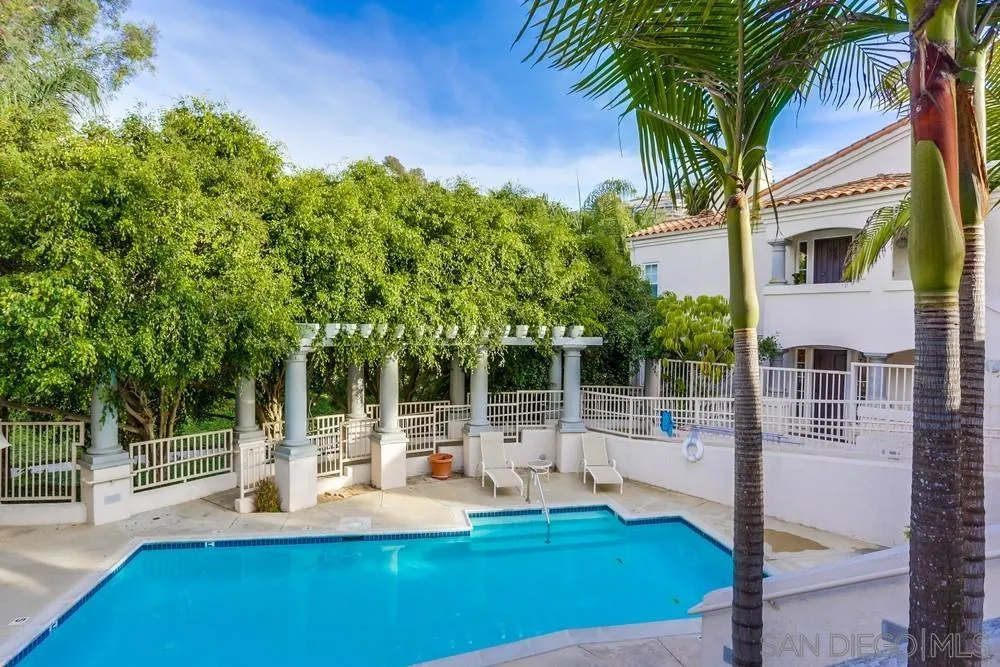 2888 Torrey Pines Rd