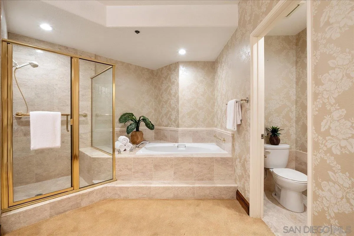 2888 Torrey Pines Rd