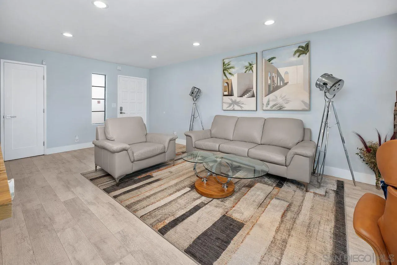 6843 Fashion Hills Blvd