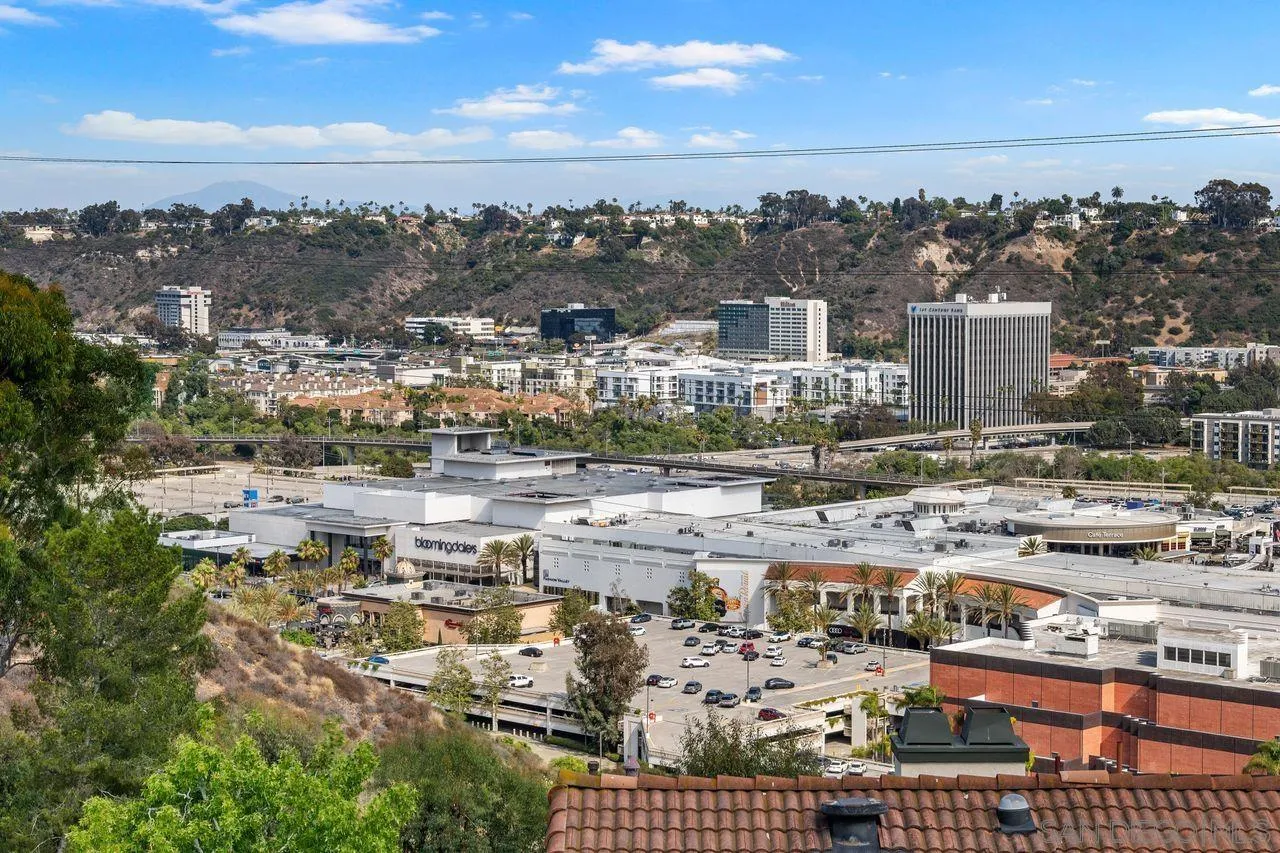6843 Fashion Hills Blvd