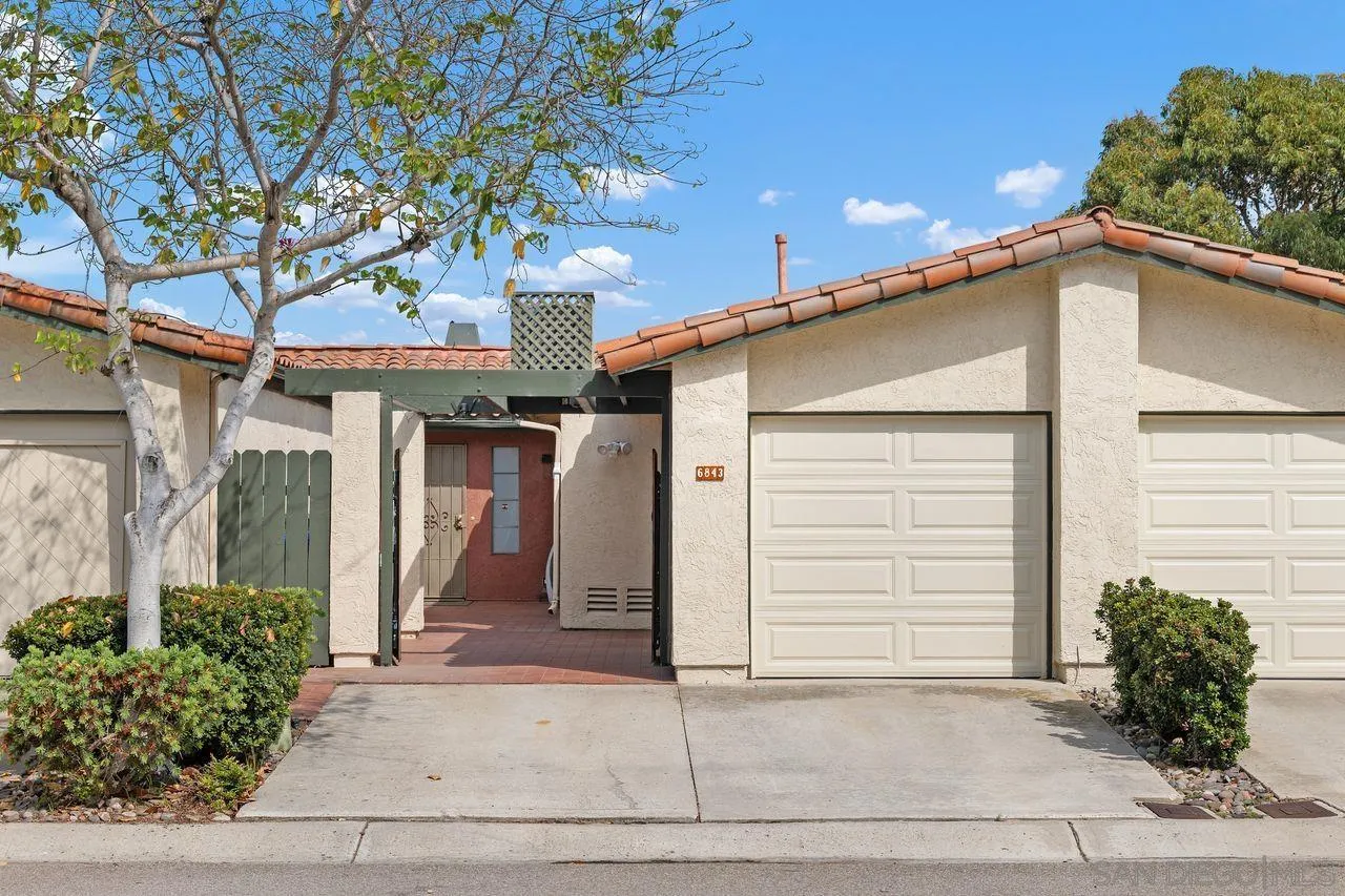 6843 Fashion Hills Blvd