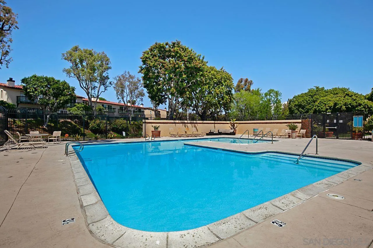 6843 Fashion Hills Blvd