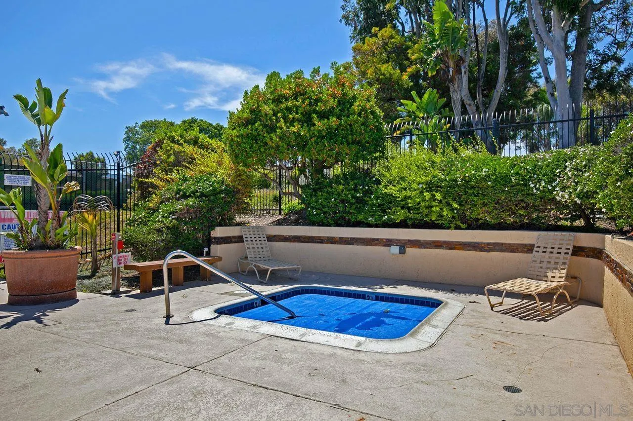6843 Fashion Hills Blvd
