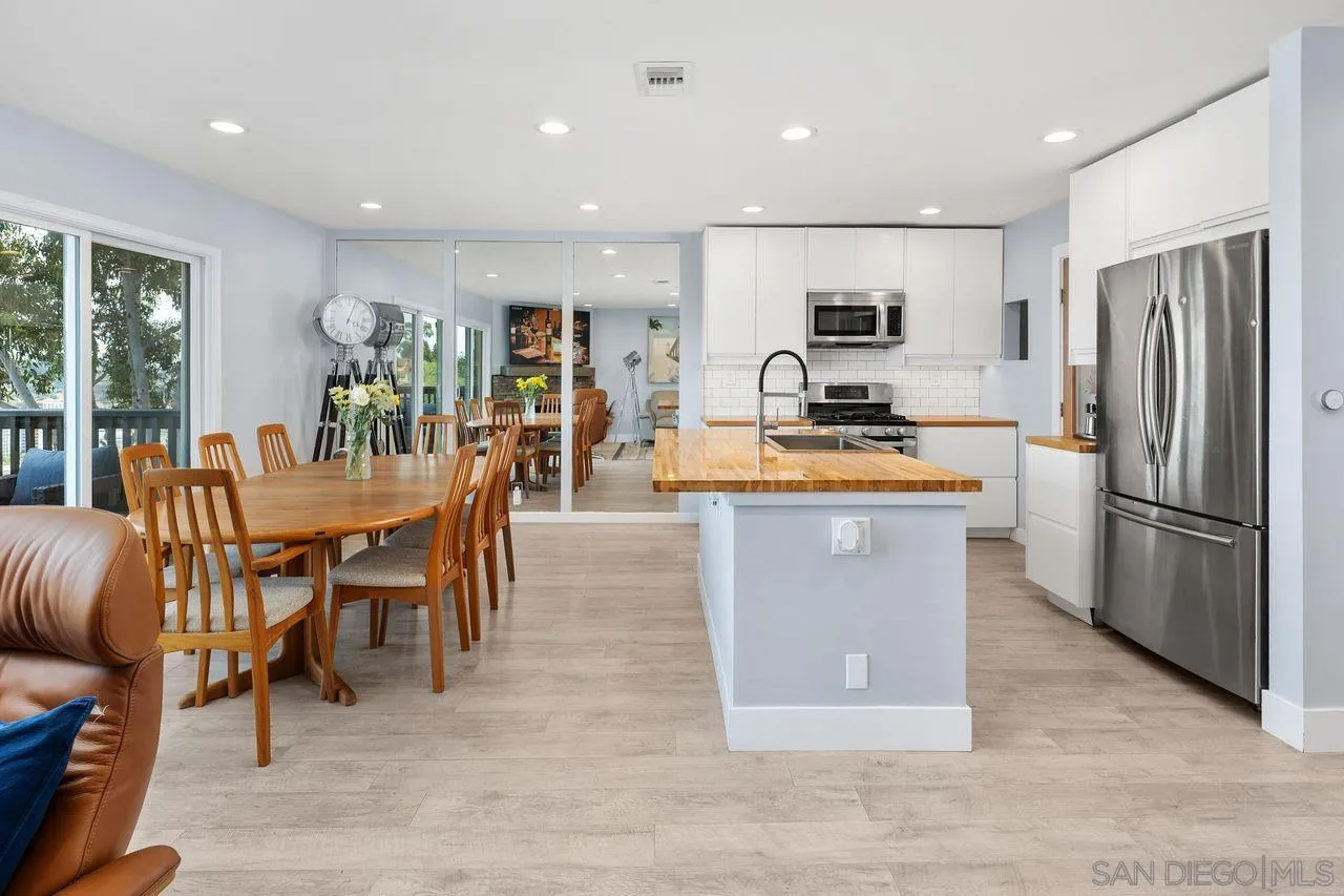 6843 Fashion Hills Blvd