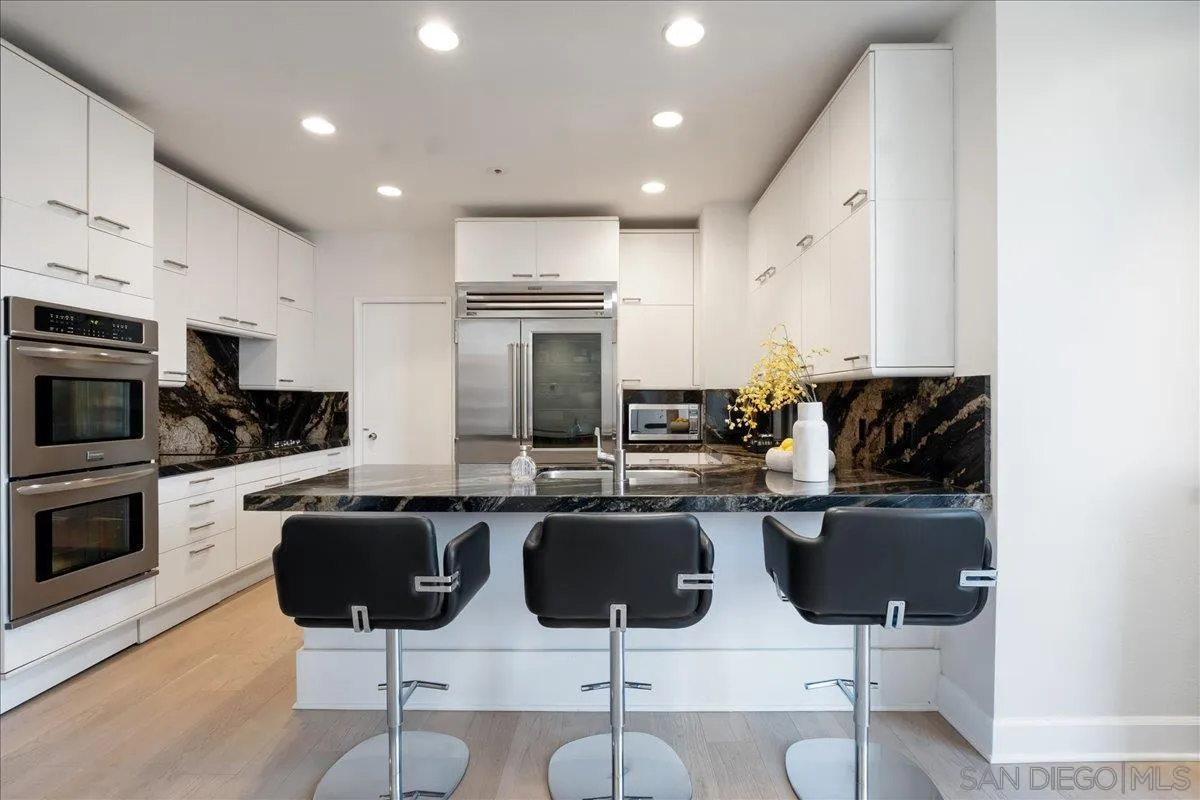 700 Front St Unit 605