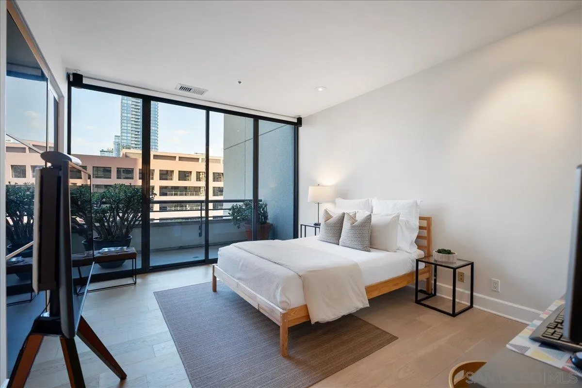 700 Front St Unit 605