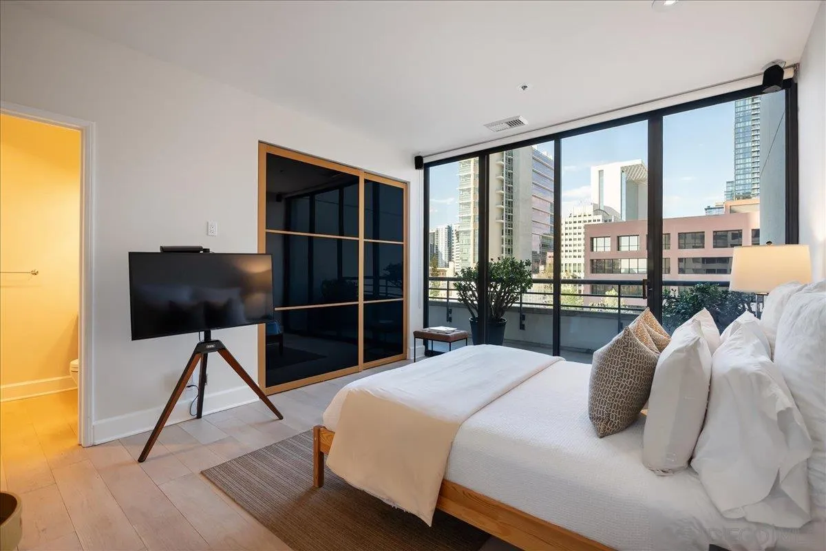 700 Front St Unit 605