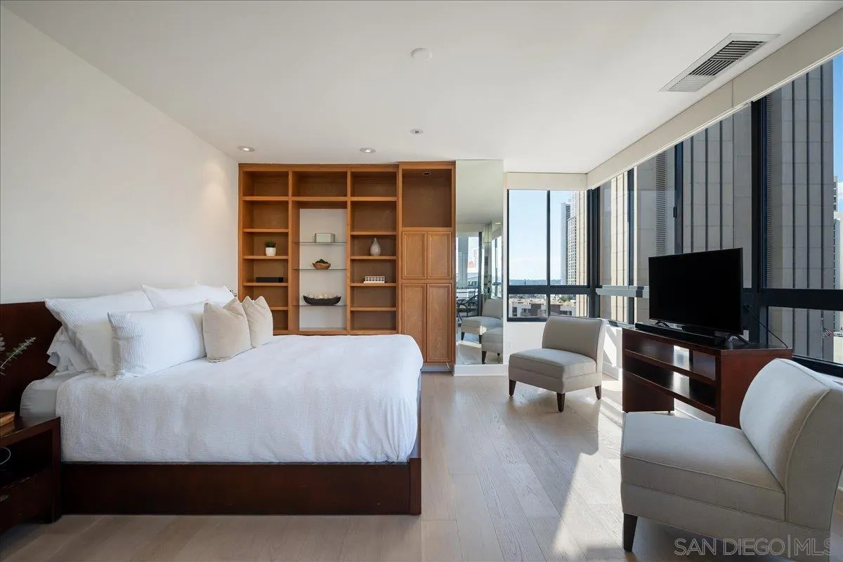 700 Front St Unit 605