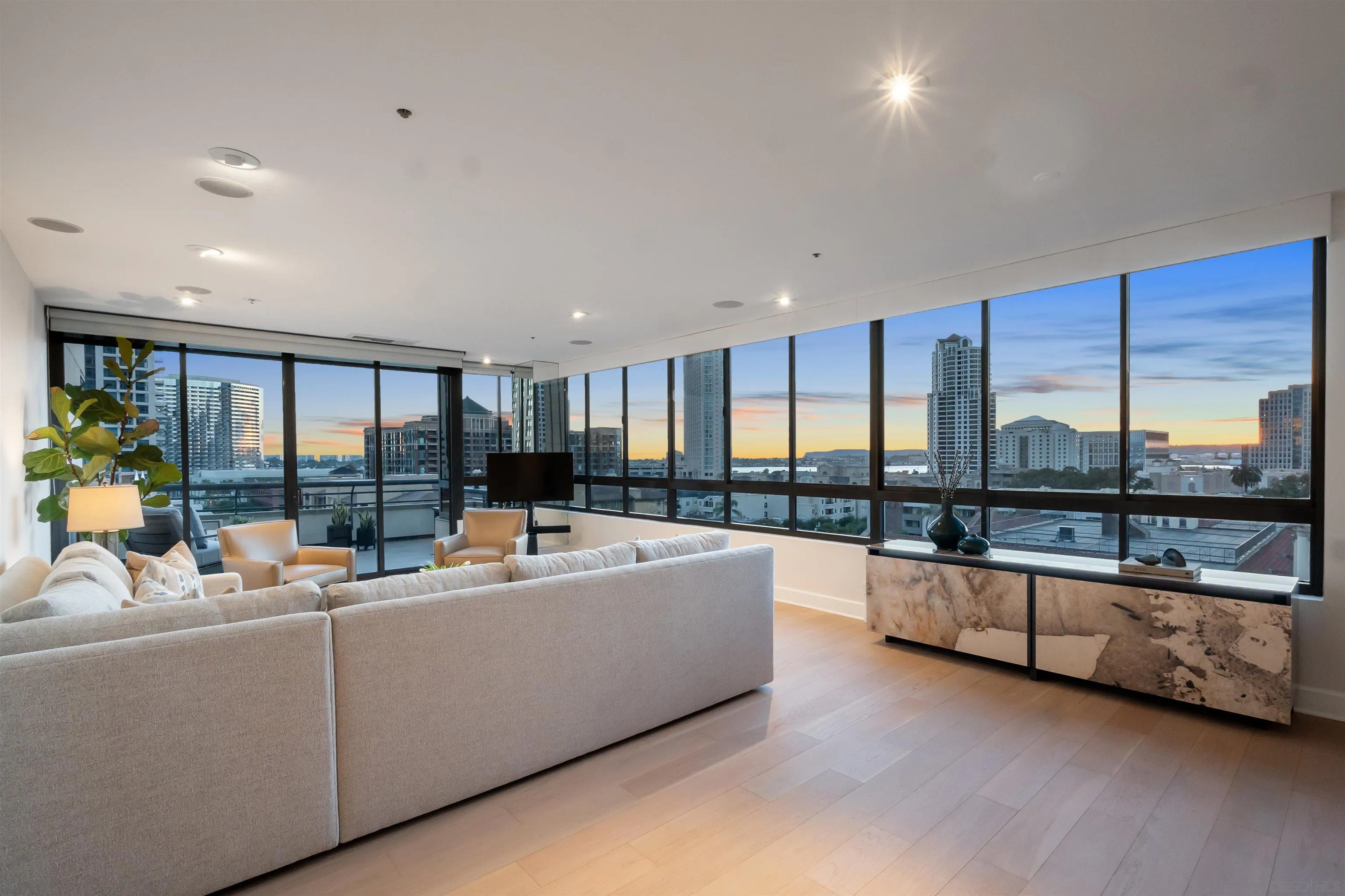 700 Front St Unit 605