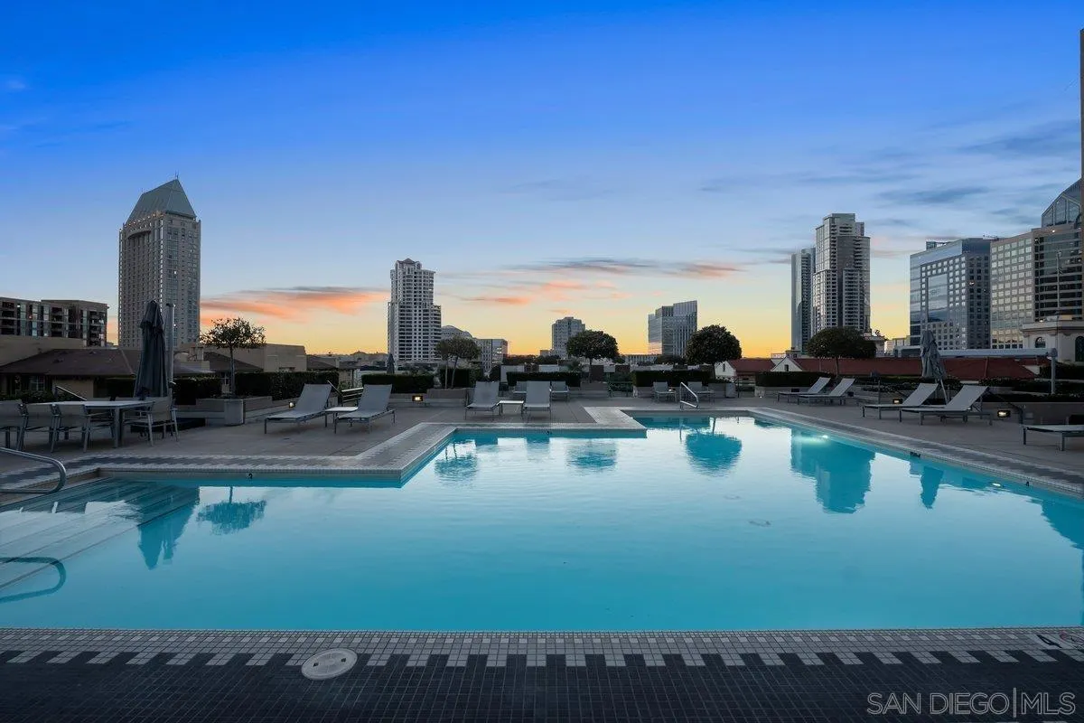 700 Front St Unit 605