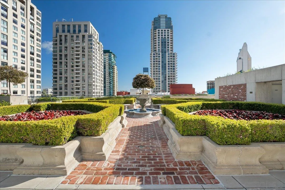 700 Front St Unit 605