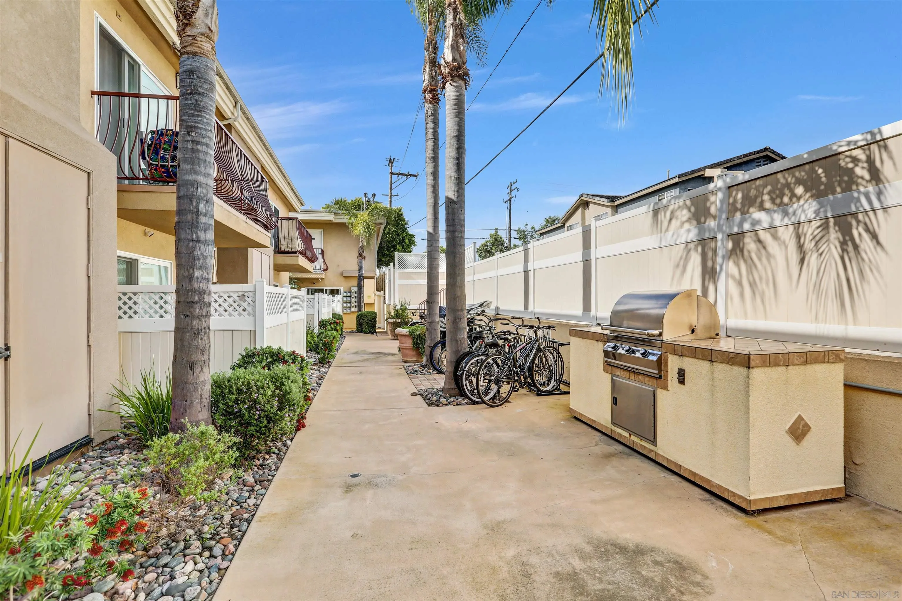 3993 Jewell St Unit B19