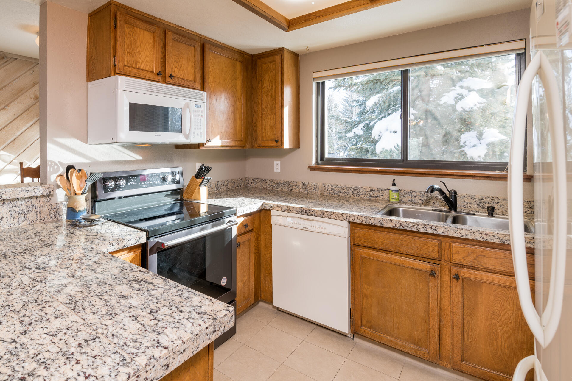 2698 Ridge Lane, 98