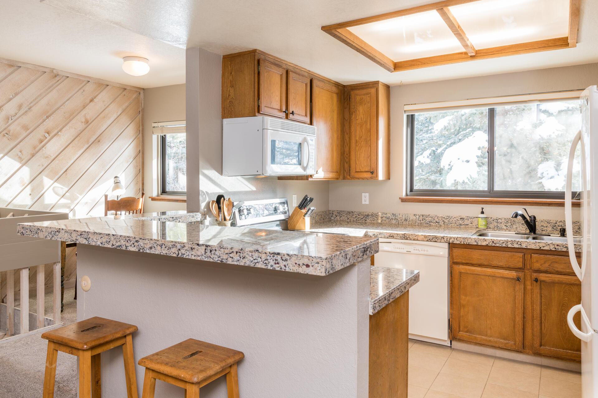 2698 Ridge Lane, 98
