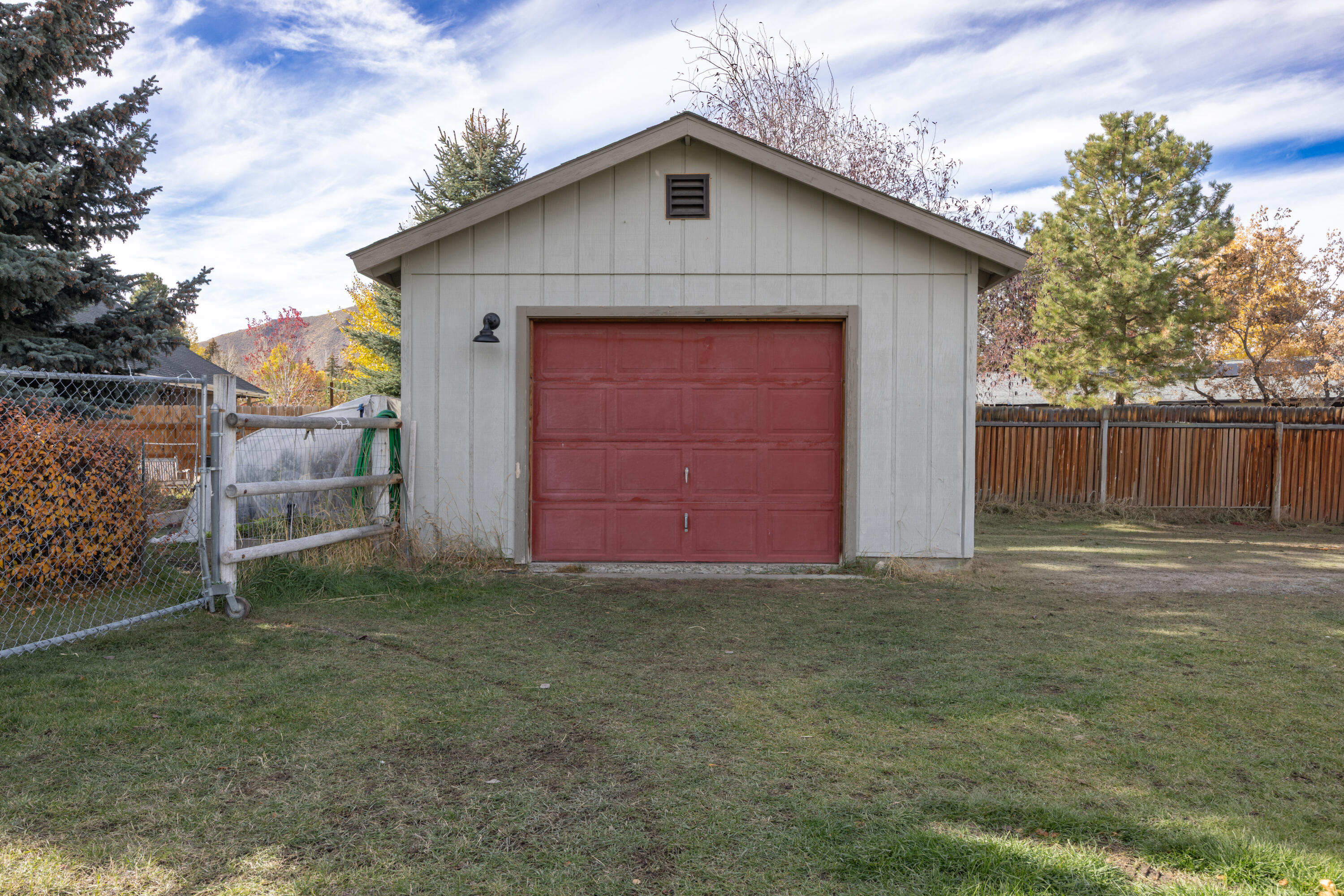 1421 Woodside Blvd. Blvd