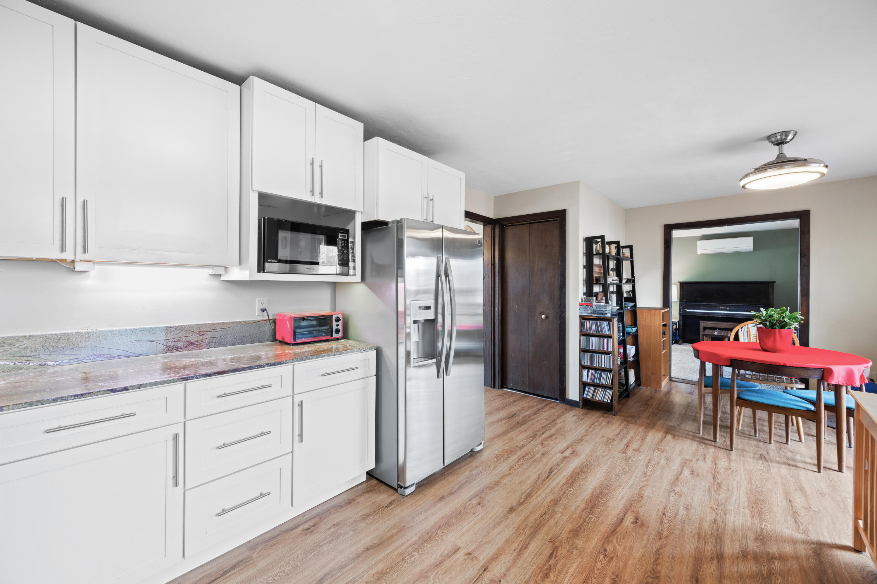 1421 Woodside Blvd. Blvd