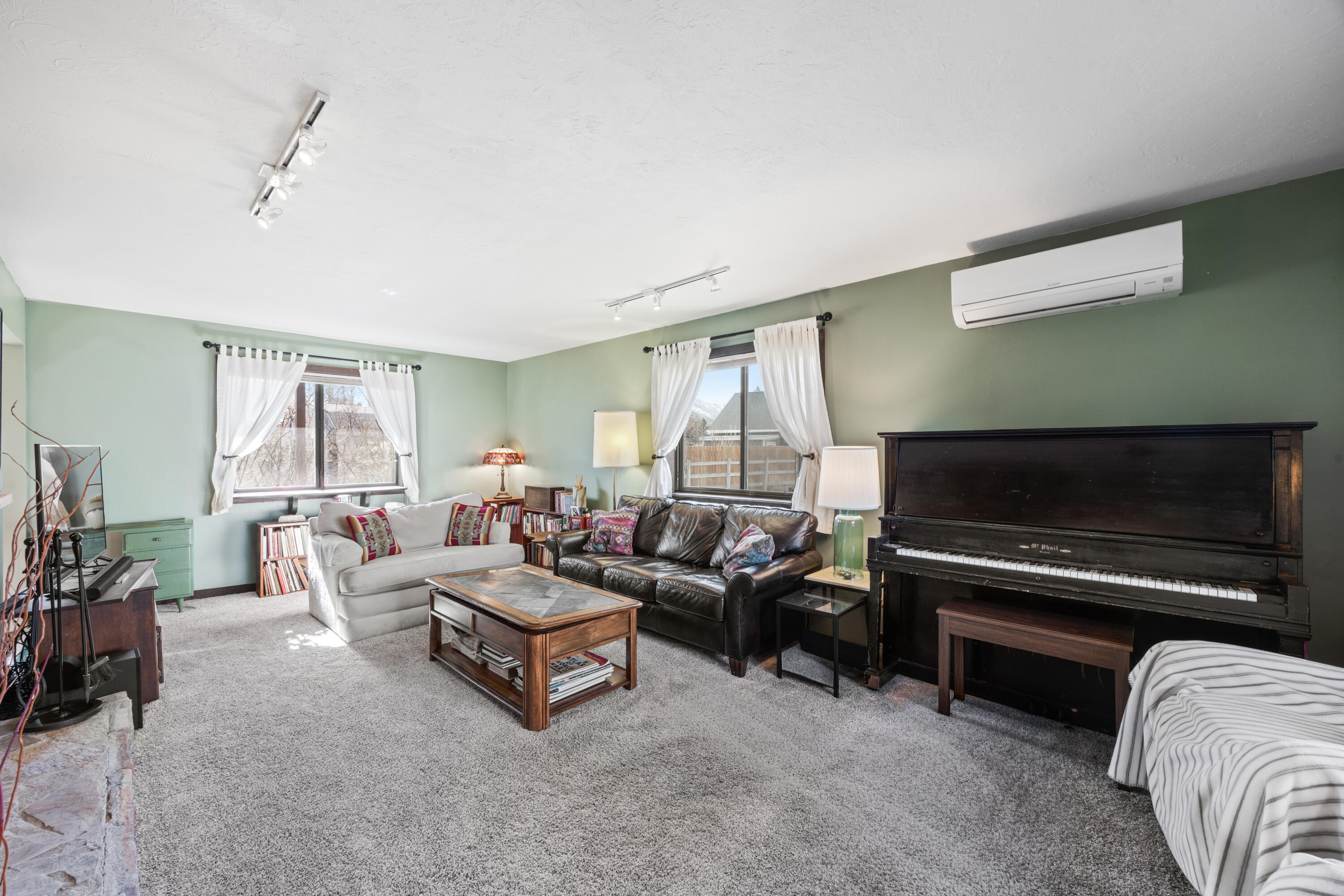 1421 Woodside Blvd. Blvd