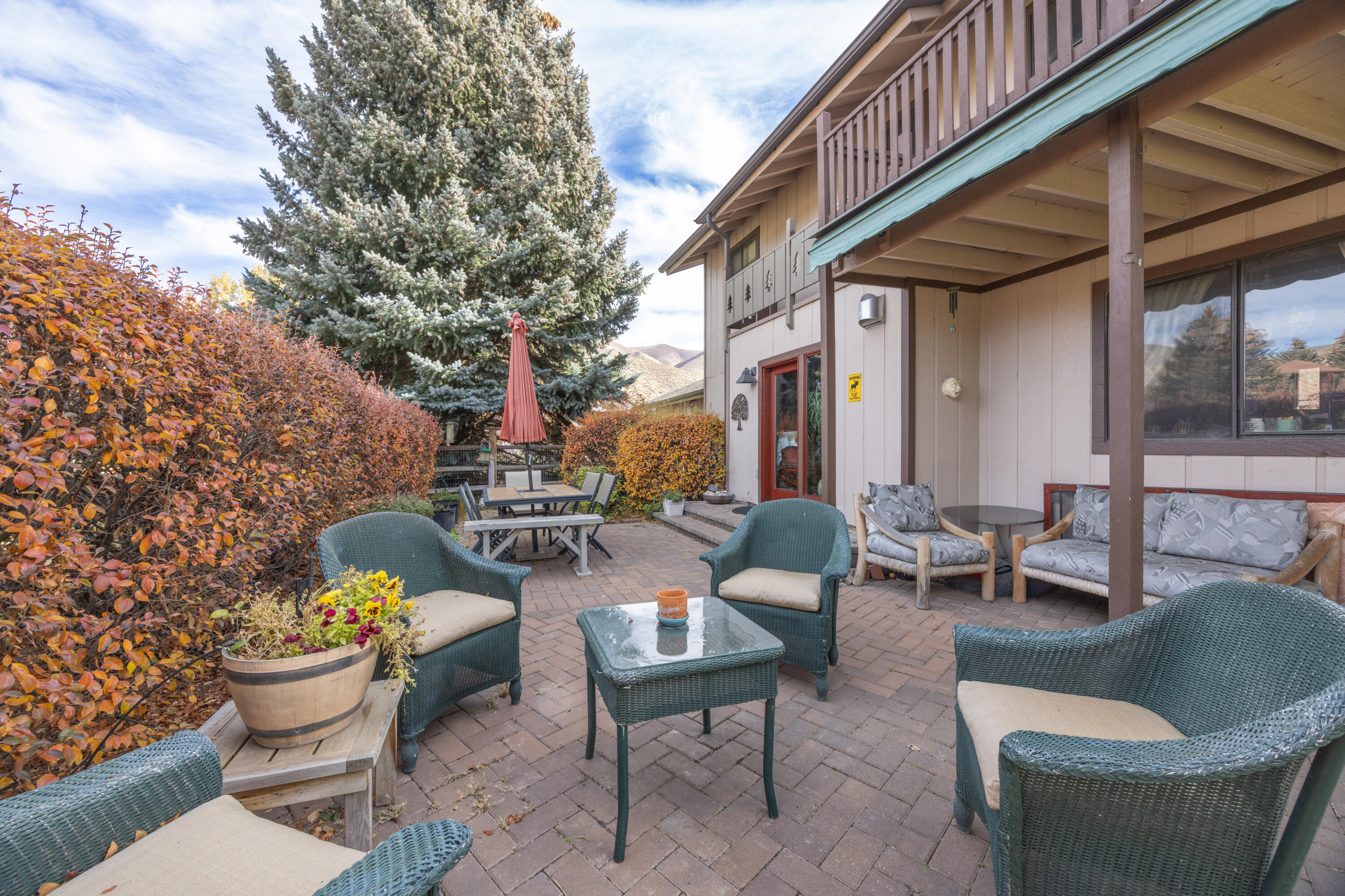 1421 Woodside Blvd. Blvd