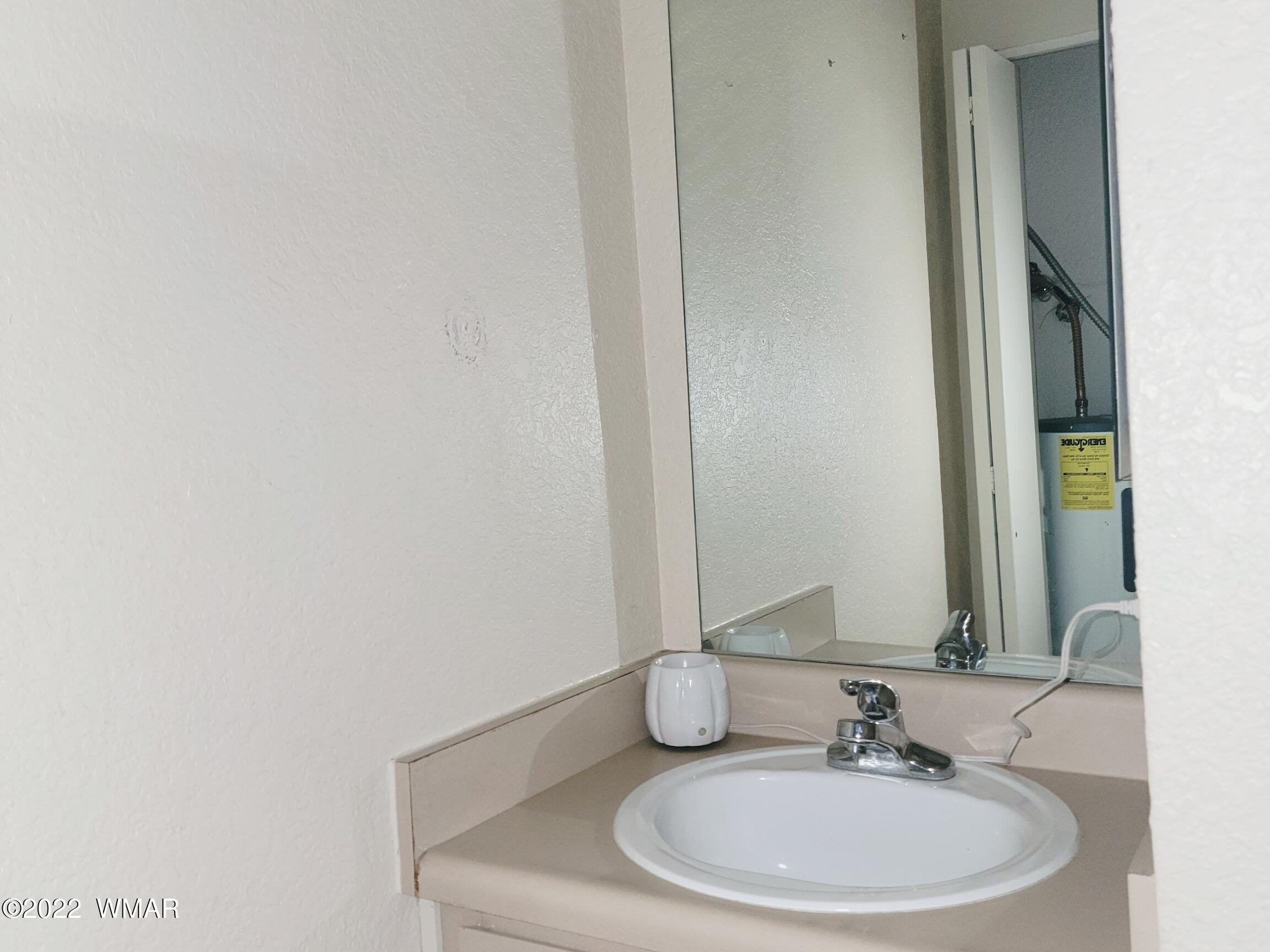 2700 S White Mountain Road, APT 807