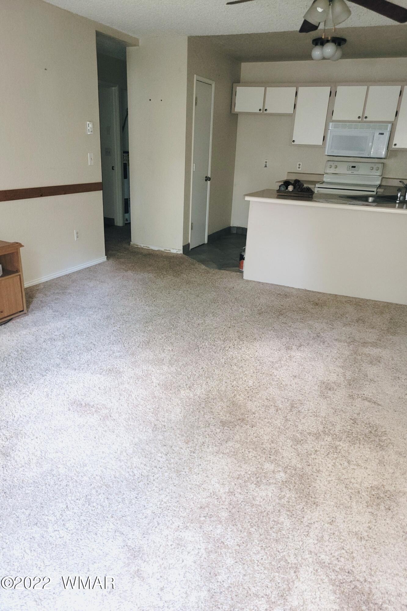 2700 S White Mountain Road, APT 807