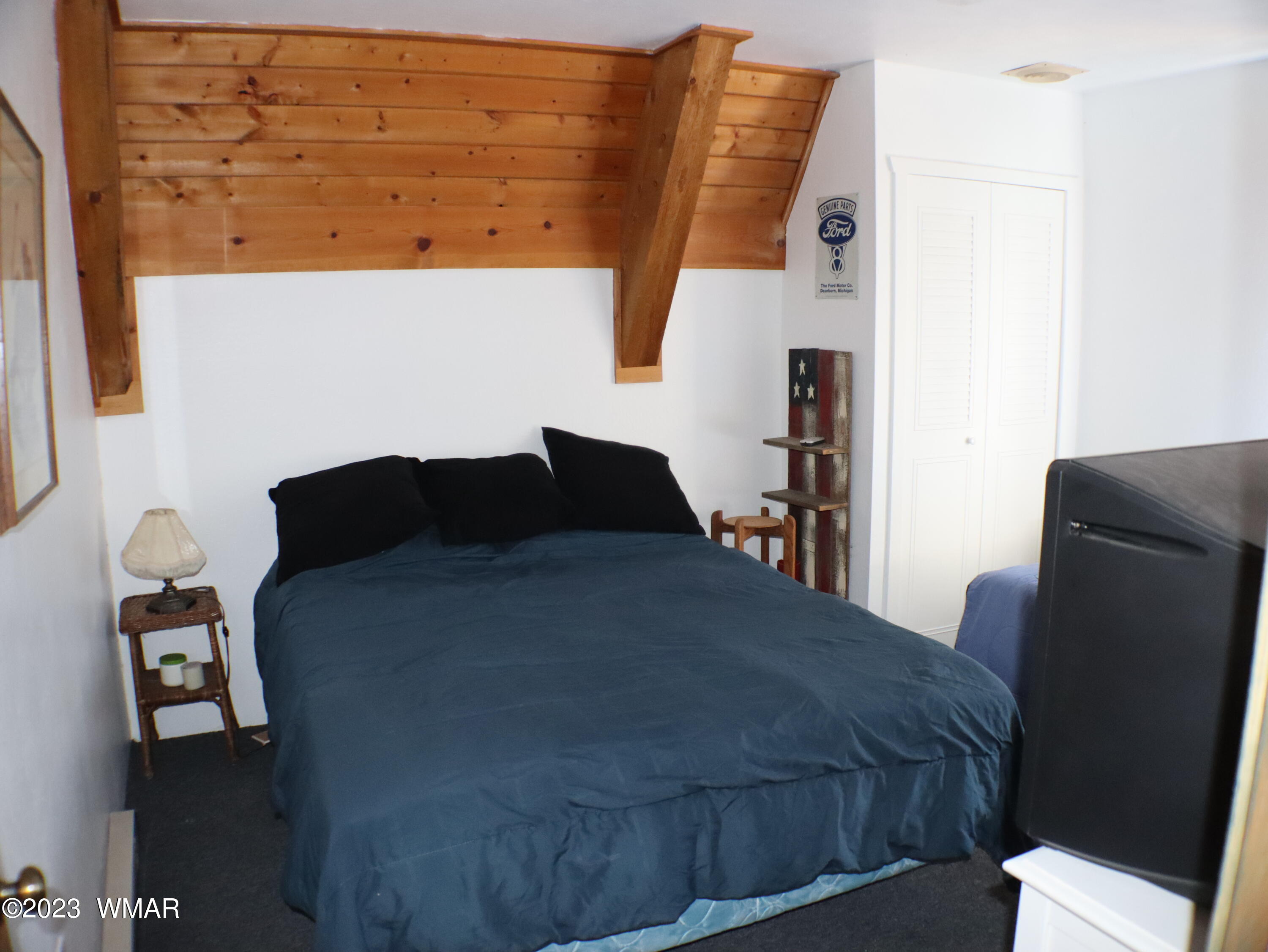 10 County Road, 8222
