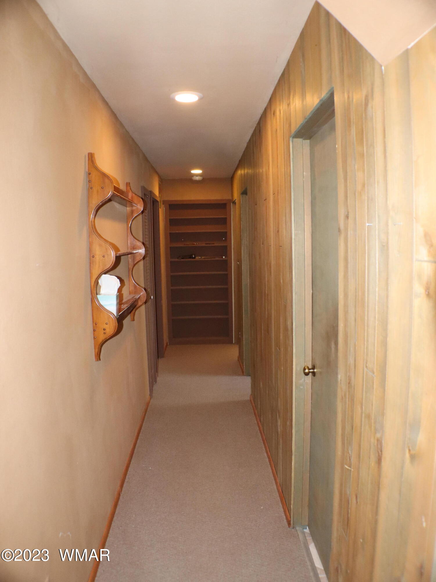 10 County Road, 8222