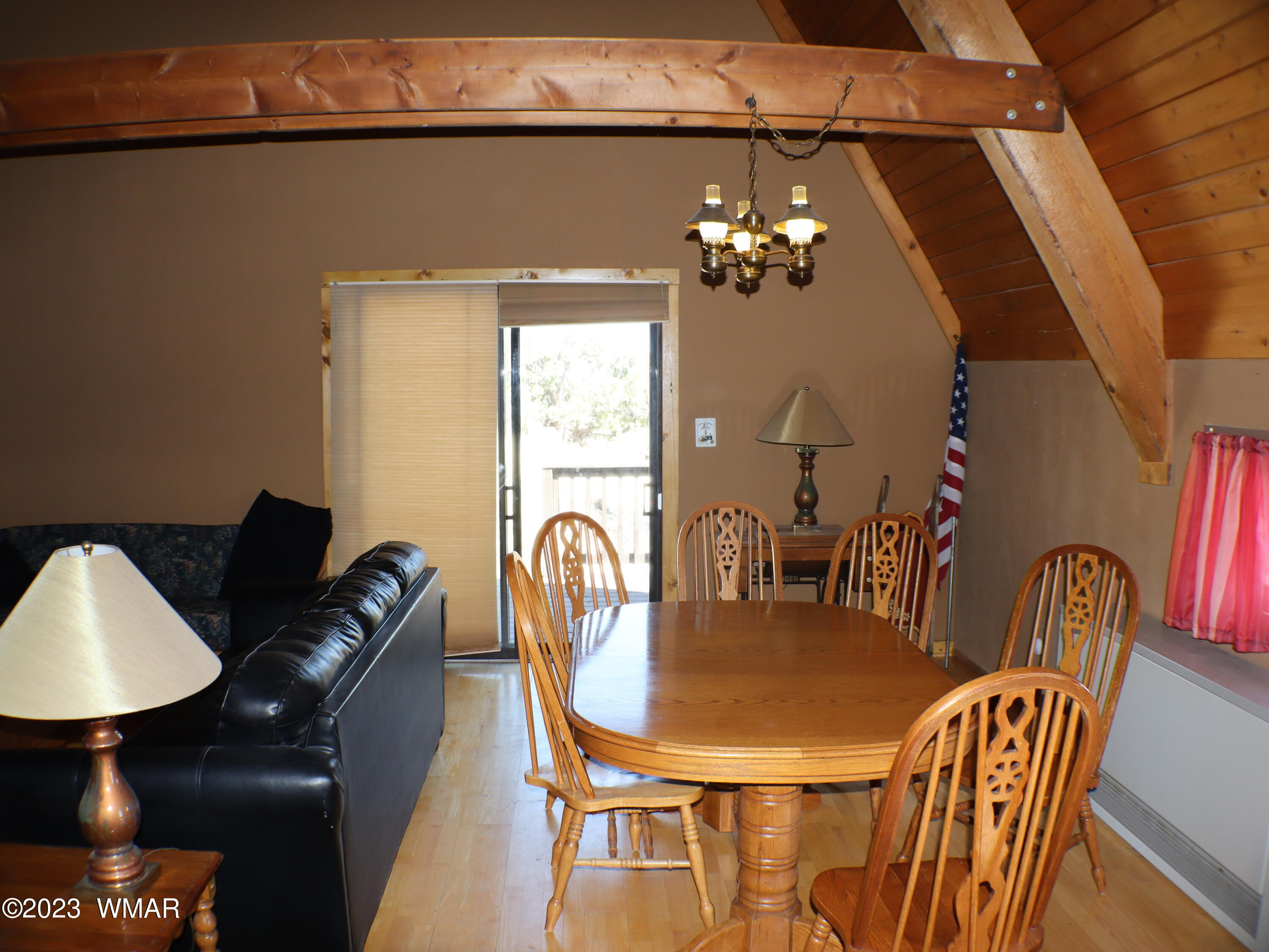 10 County Road, 8222