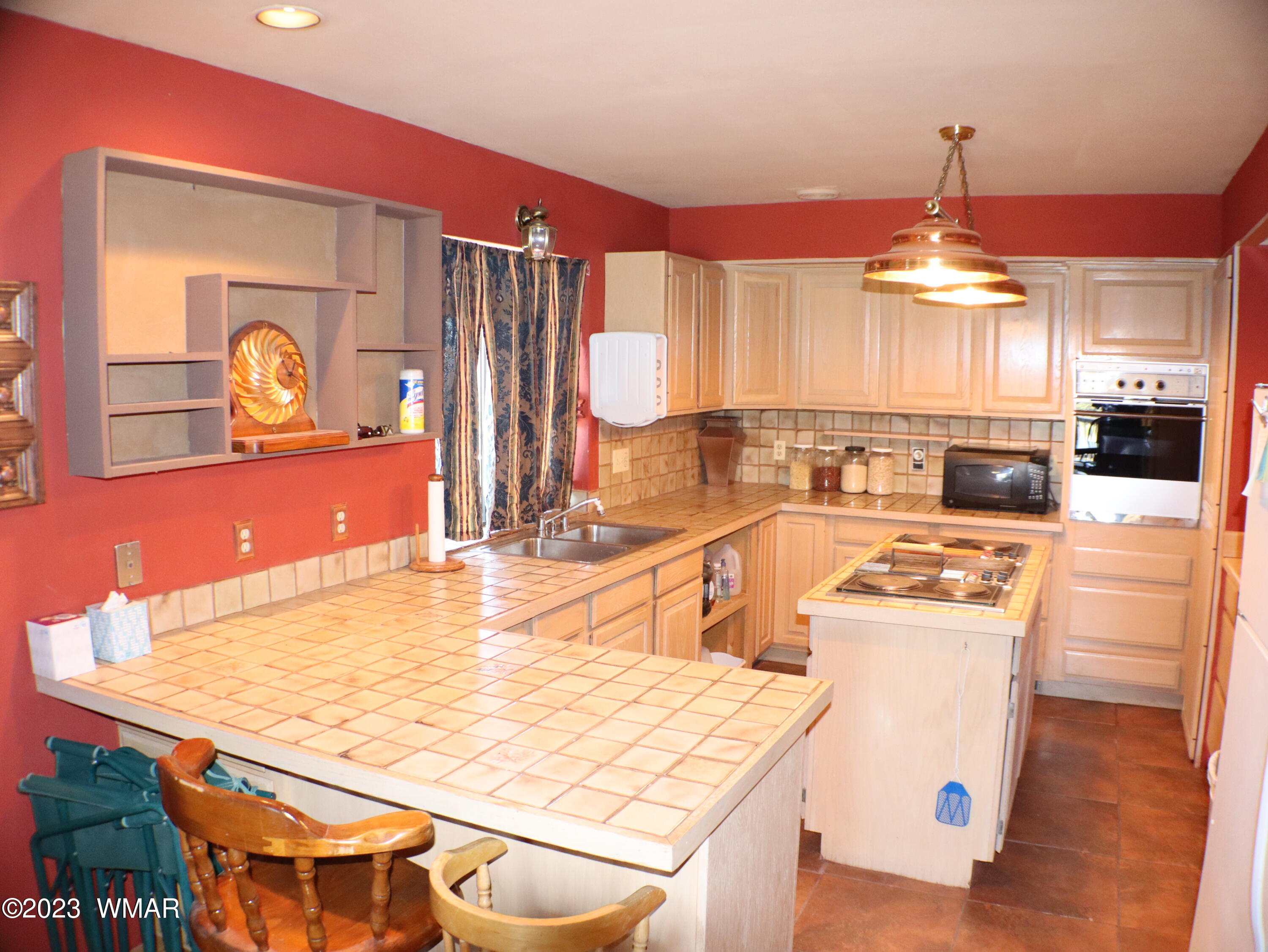 10 County Road, 8222