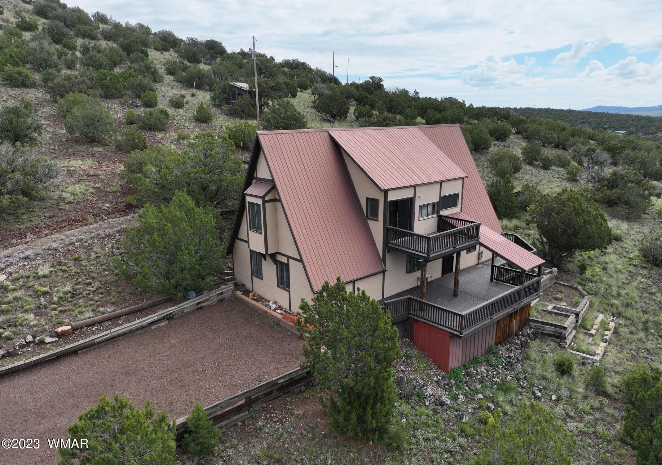 10 County Road, 8222