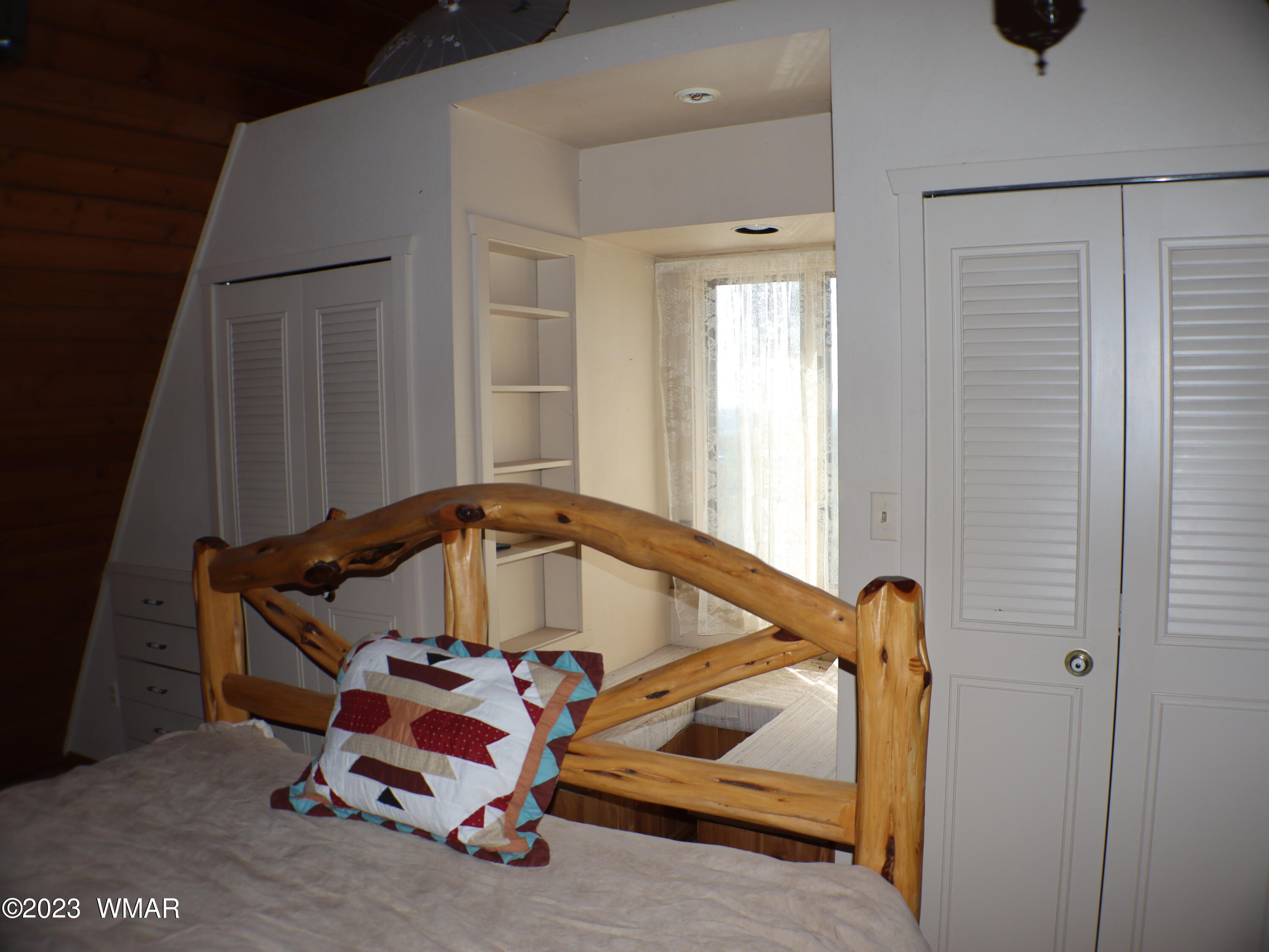 10 County Road, 8222
