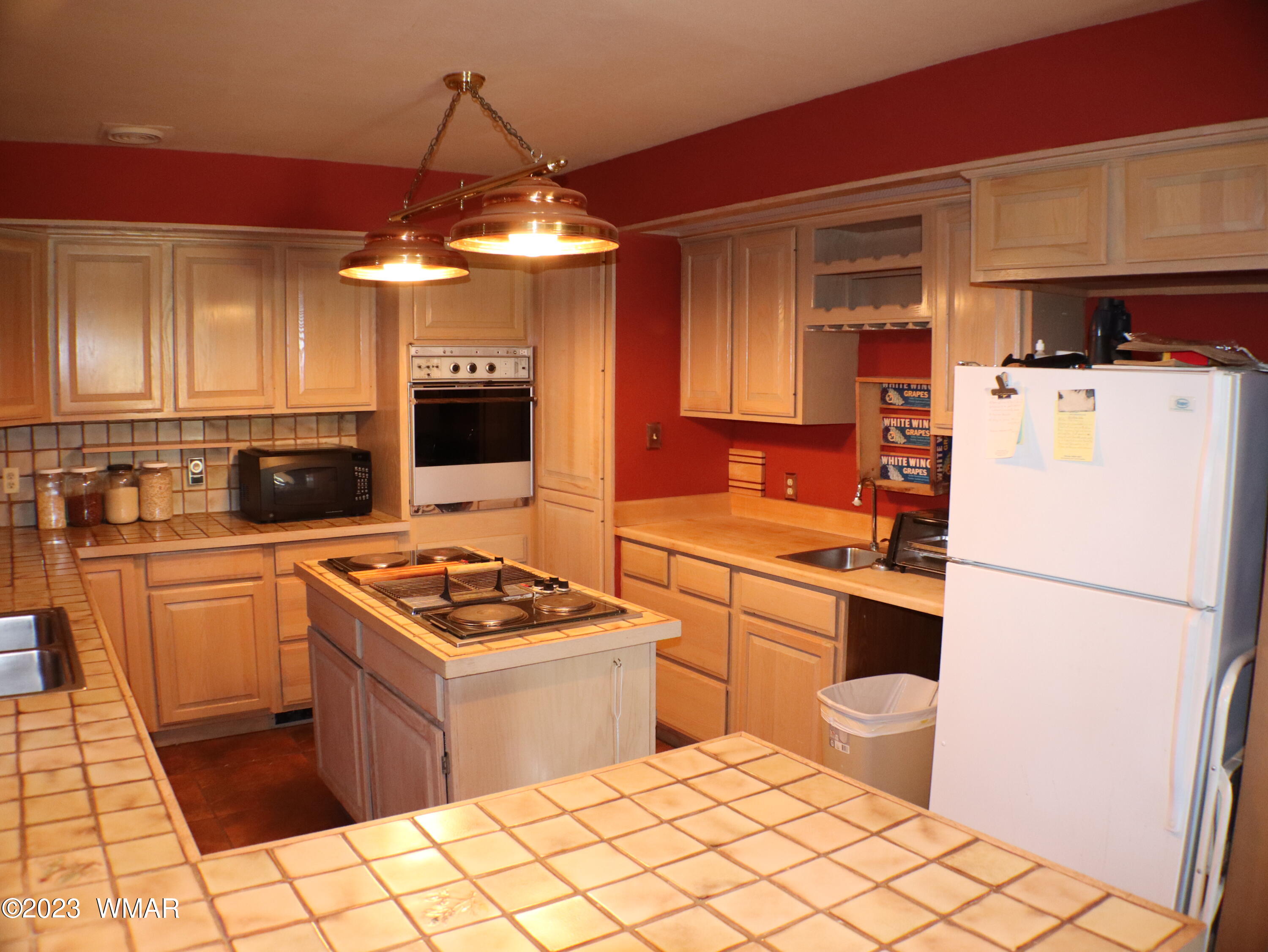 10 County Road, 8222