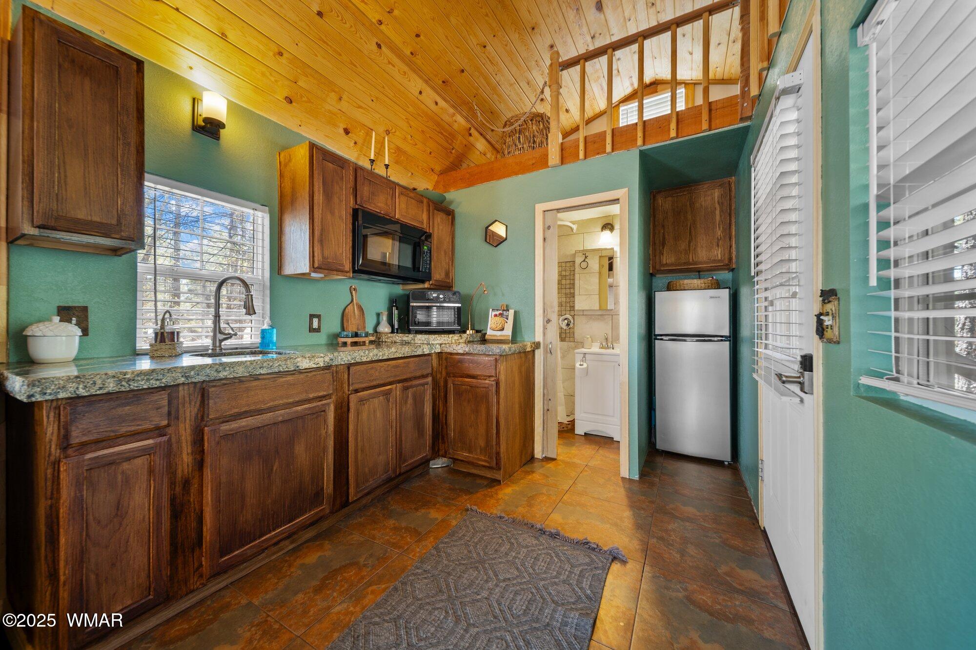 943 Backwoods Trail
