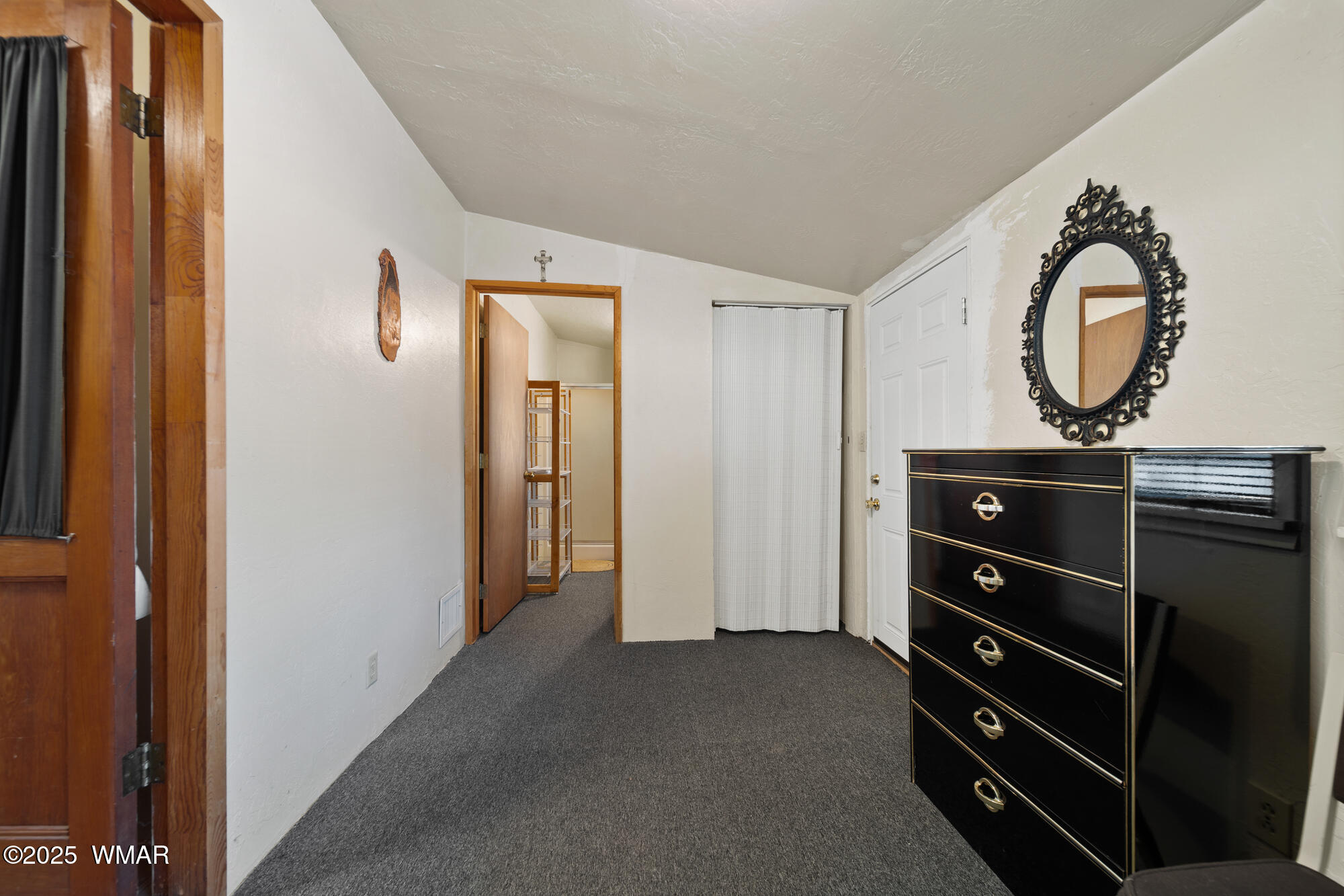 2681 W Reidhead