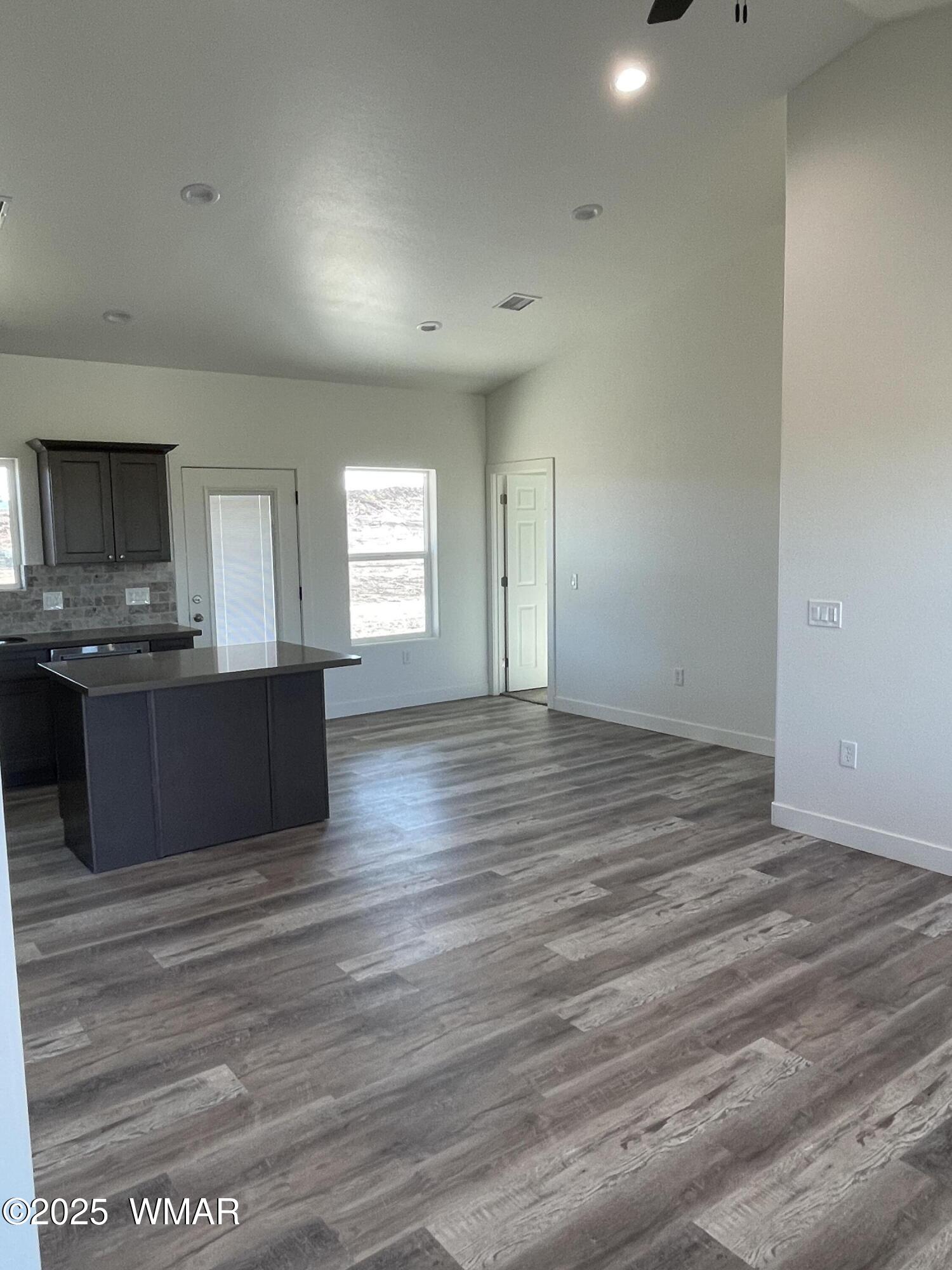 21 S Foothills Boulevard