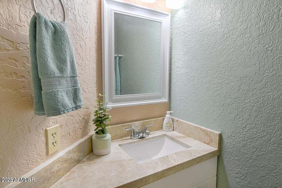 2700 S WHITE MOUNTAIN Road, 721